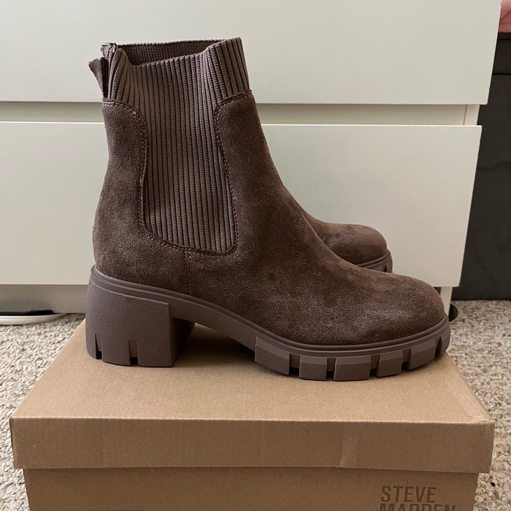 Steve Madden - Hutch Suede Lugged Sole Chelsea Boots in Taupe Women’s 9.5